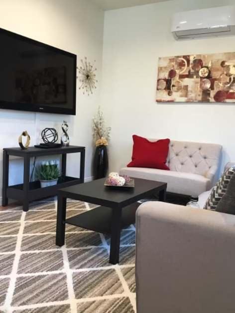 One Bedroom Central to Studios walk to NoHo West Apartment in North Hollywood