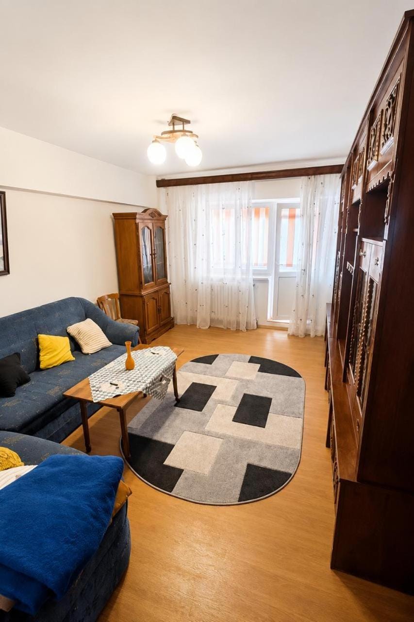 Bed, Living room, Seating area