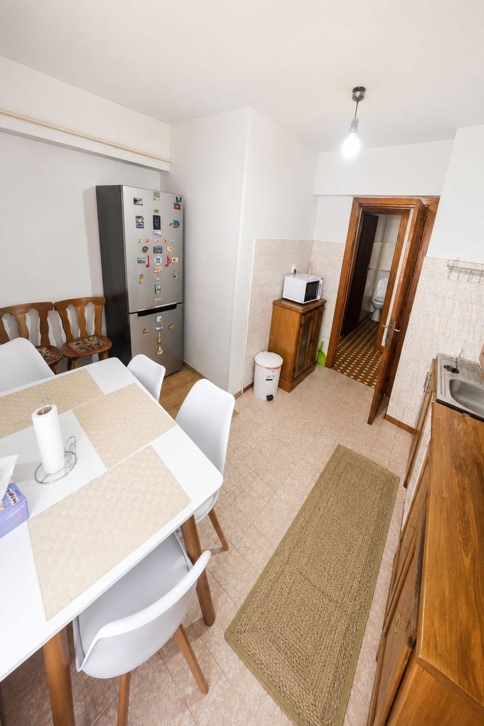 Kitchen or kitchenette, Dining area, oven