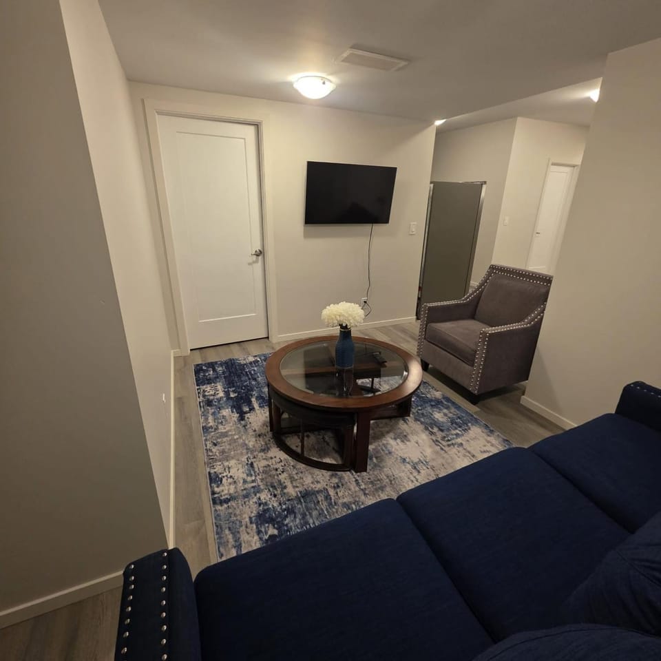 Luxury walkout suit in Aspen Apartment in Calgary