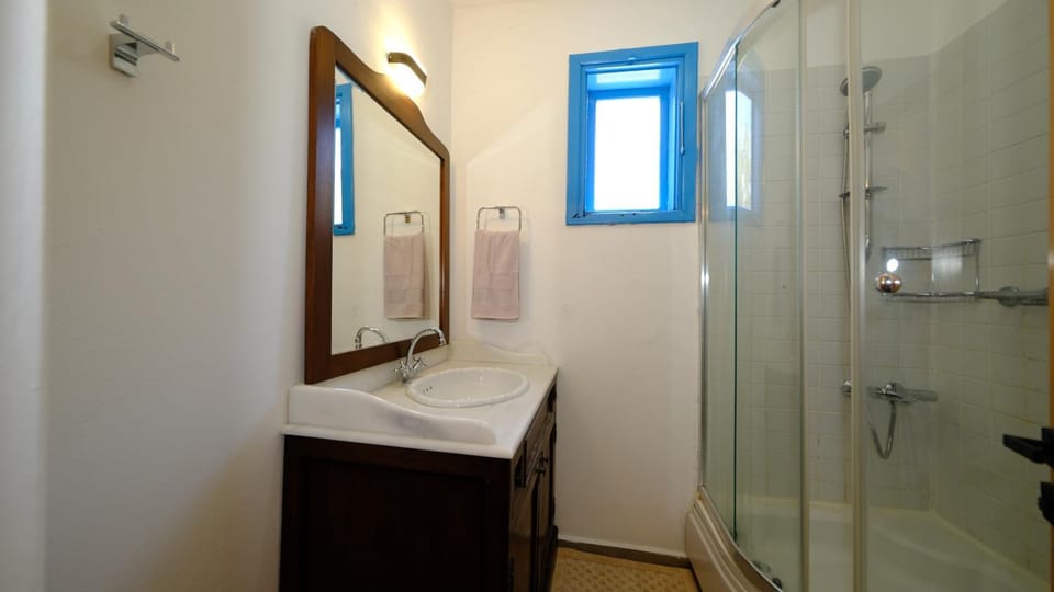 Shower, Bathroom, towels