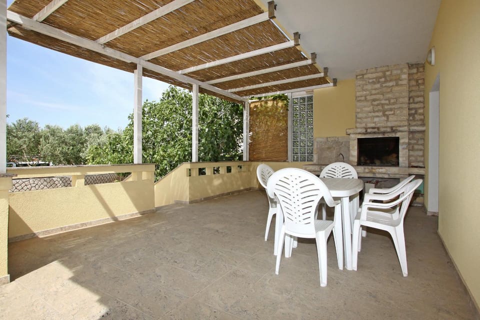 Patio, BBQ facilities, Garden view, Street view