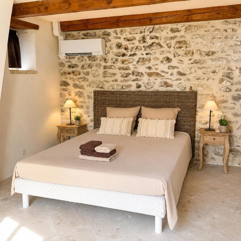 Bed, Photo of the whole room, Bedroom, towels, air conditioner