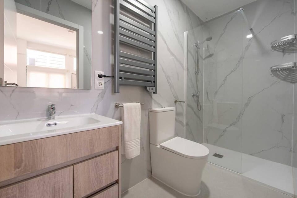 Shower, Bathroom, towels