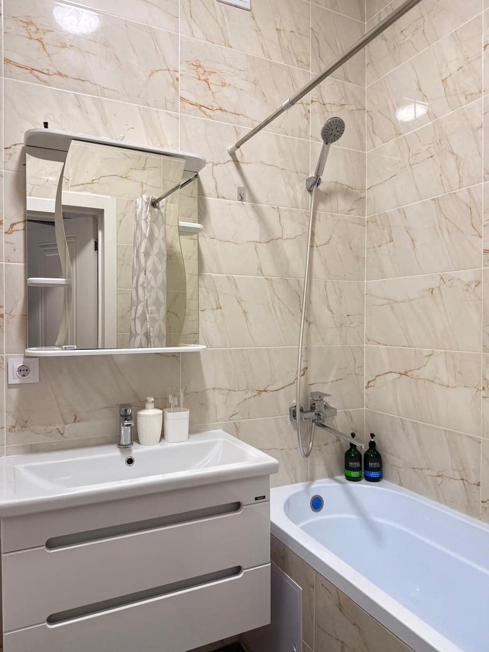 Bathroom, Bath, towels