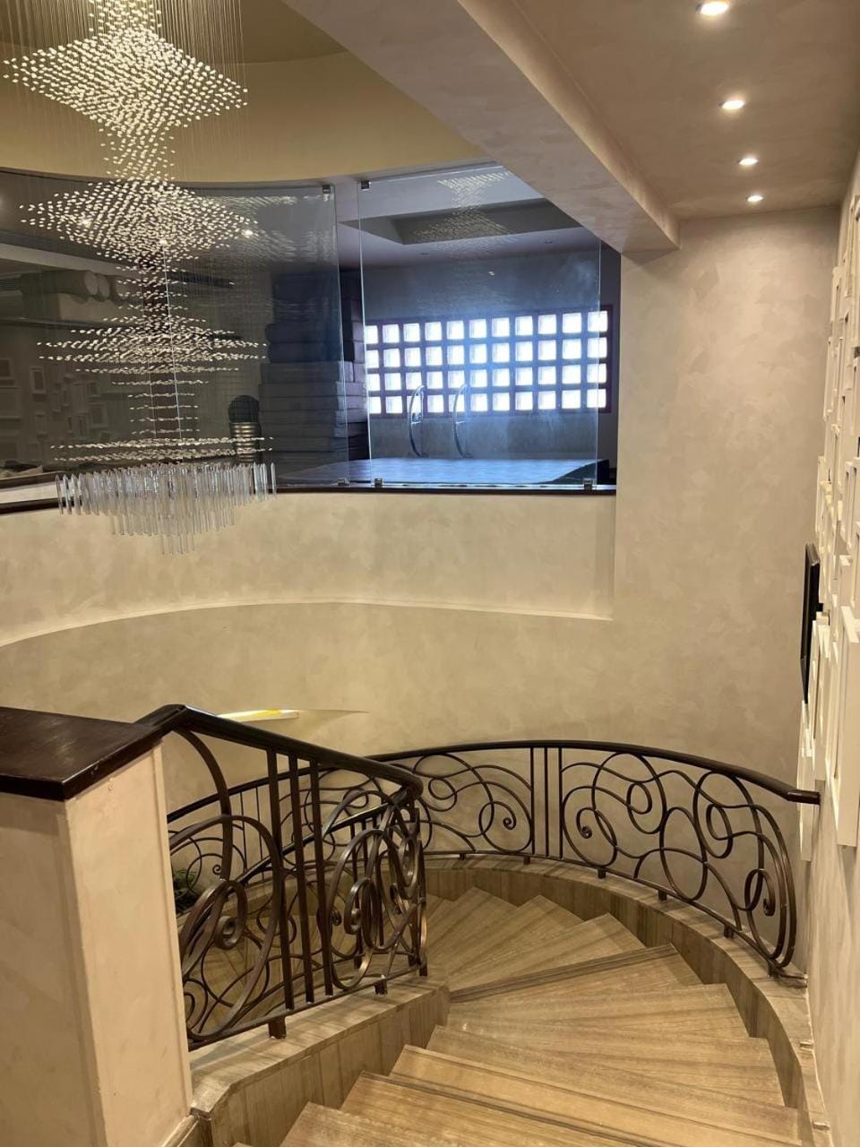 فيلا متميزه الجيزه المهندسين شارع جامعه الدول العربيه Villa in Egypt