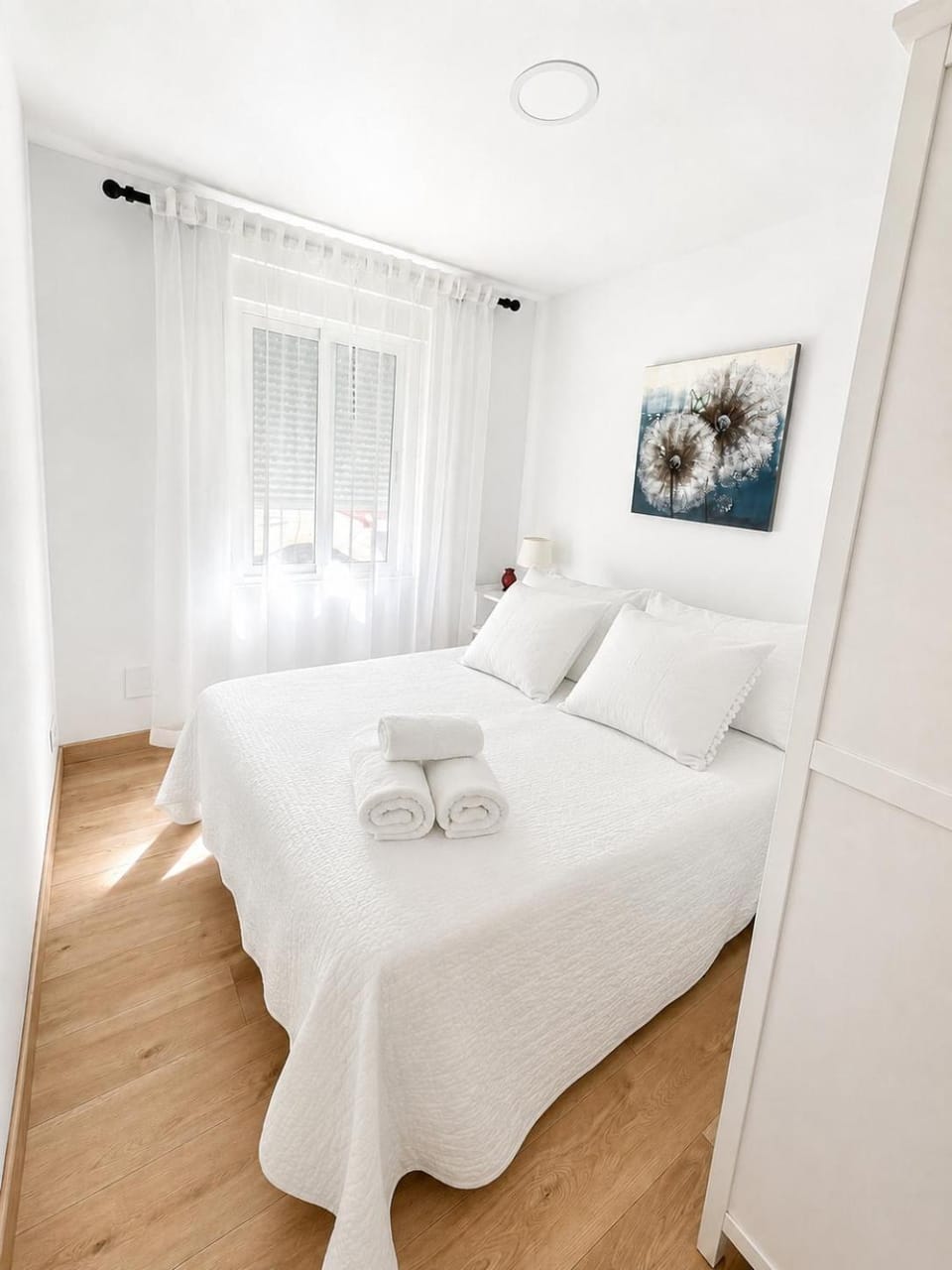 Bed, Photo of the whole room