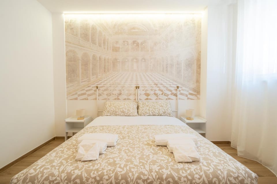 Bed, towels