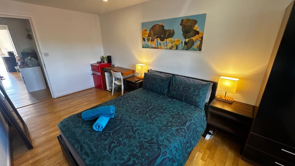 Double room with shared bathroom Vacation rental in London Borough of Camden