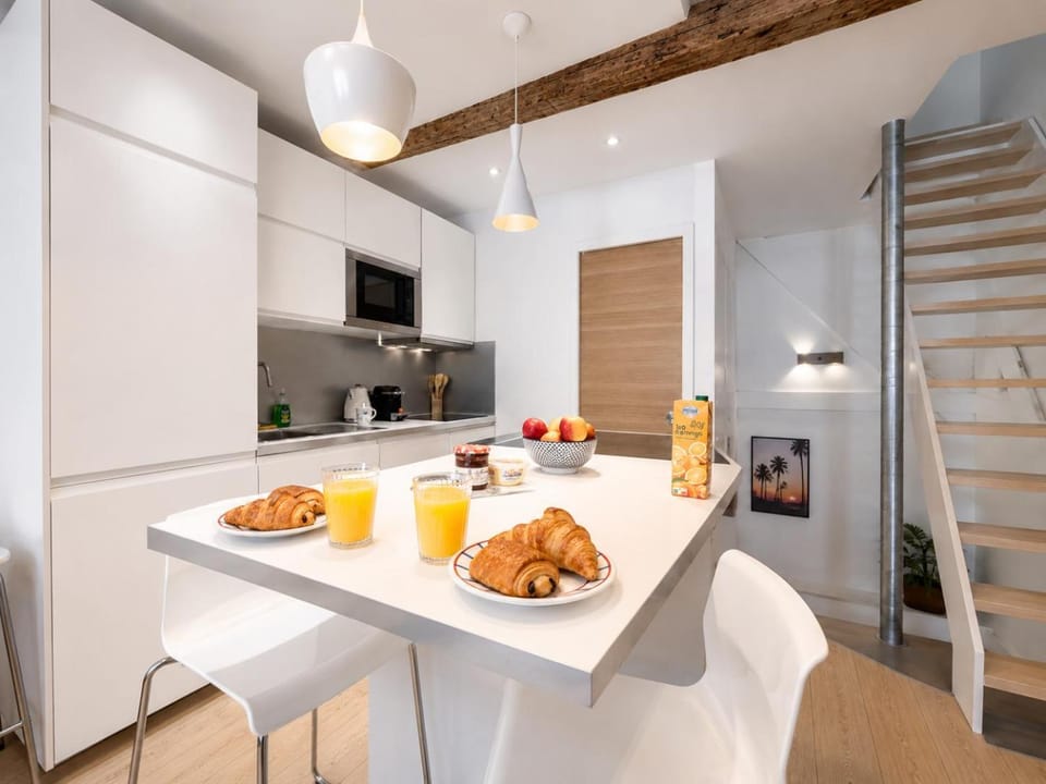 Kitchen or kitchenette, Dining area, toaster