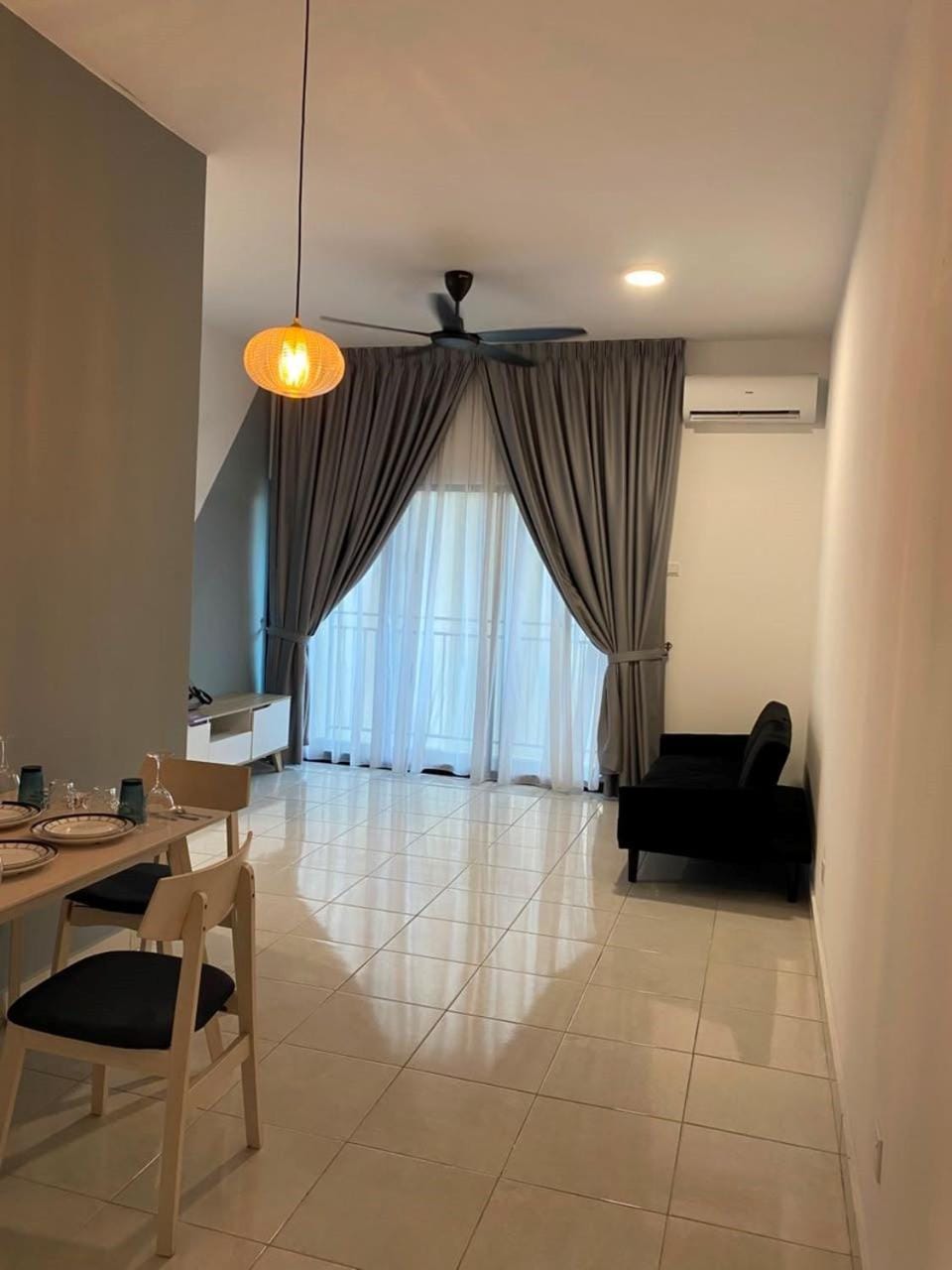 Communal lounge/ TV room, TV and multimedia, Living room, Seating area, Dining area, air conditioner