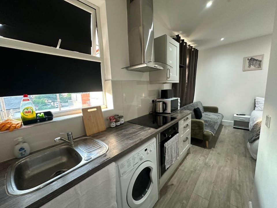 Coffee/tea facilities, Kitchen or kitchenette, Living room, Seating area, oven, stove, toaster, washing machine, dryer
