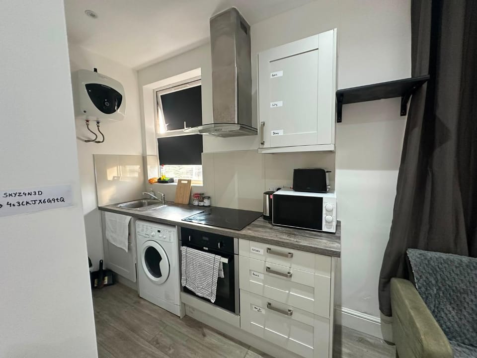 Kitchen or kitchenette, oven, stove, toaster, washing machine