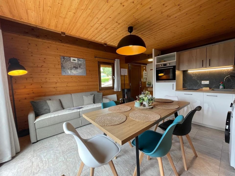 Coffee/tea facilities, dishwasher, oven, stove, washing machine