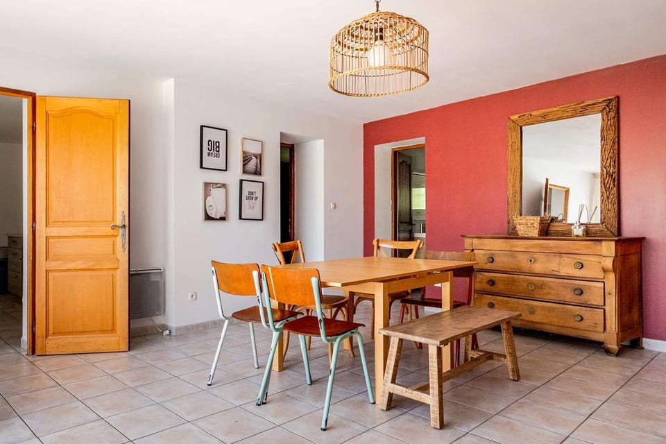 Dining area, Meals