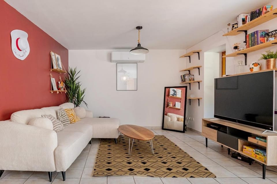 Communal lounge/ TV room, TV and multimedia, Living room