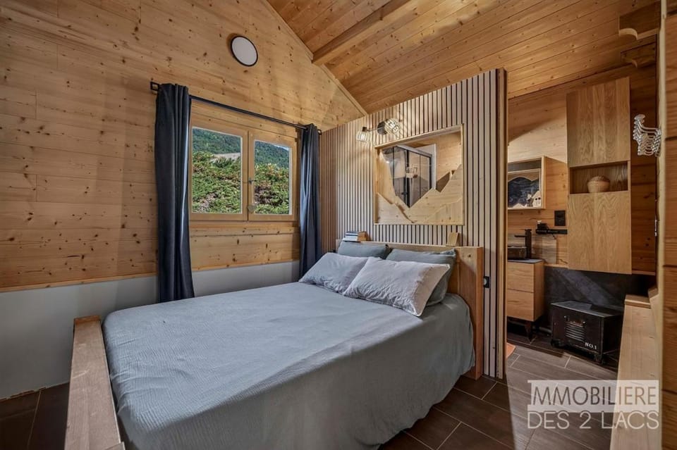 Chalet Lac et Montagne Chalet in Menthon-Saint-Bernard