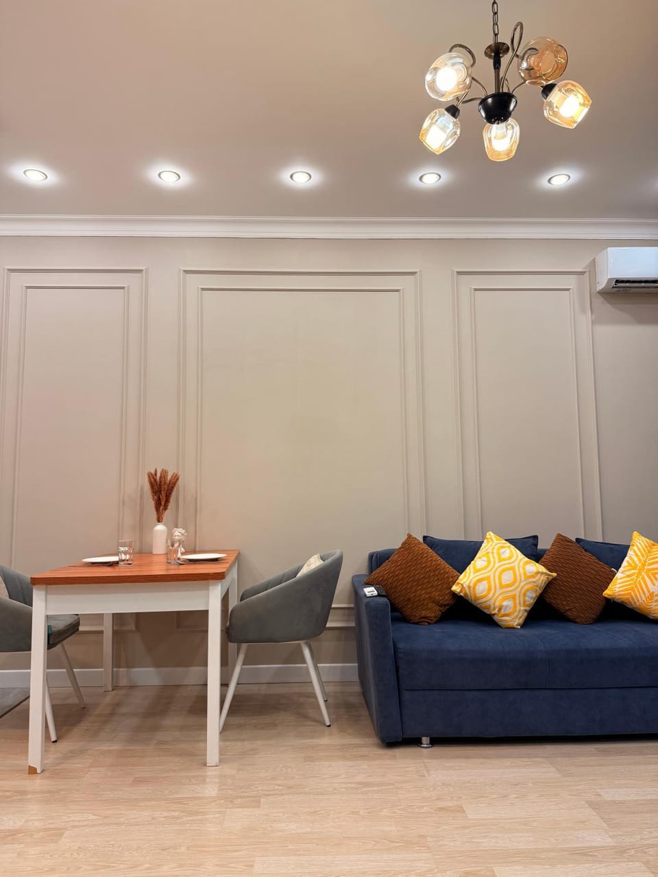 Living room, Seating area, Dining area, air conditioner