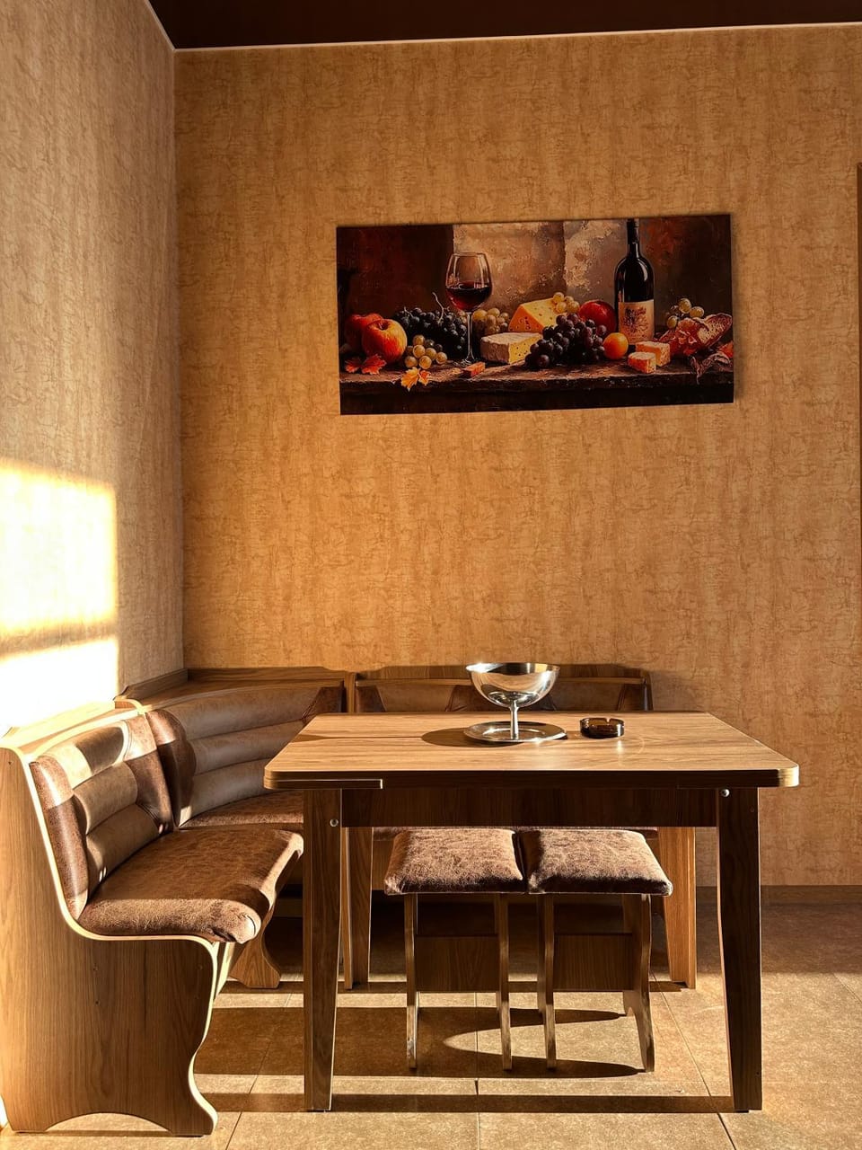 Kitchen or kitchenette, Seating area, Dining area