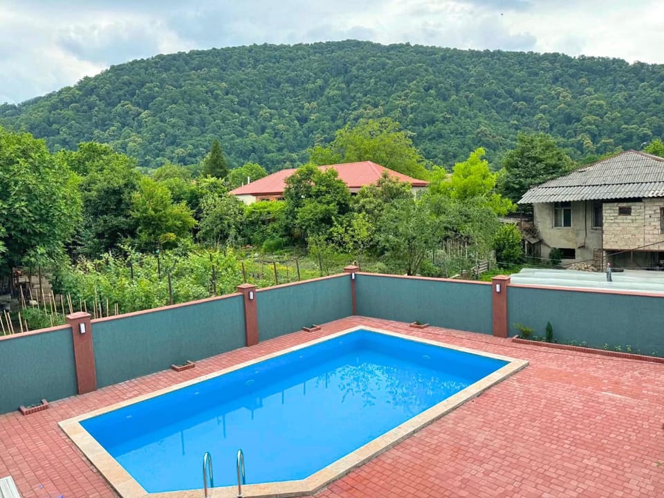 Property building, Day, Natural landscape, Garden view, Mountain view, Pool view, Swimming pool