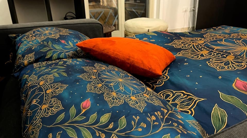 Bed, Living room