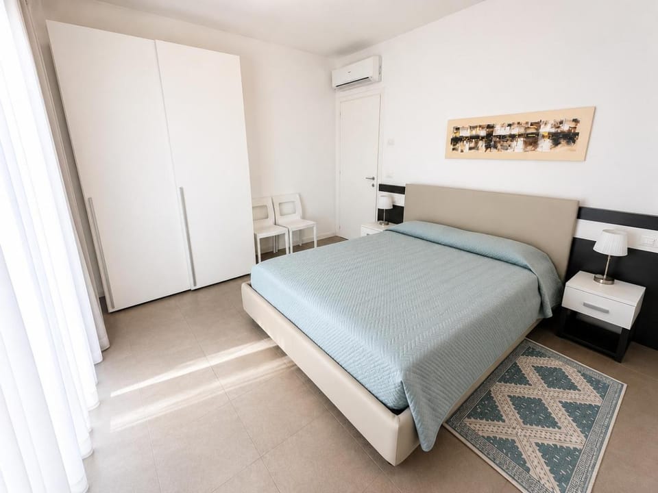 Bedroom, air conditioner