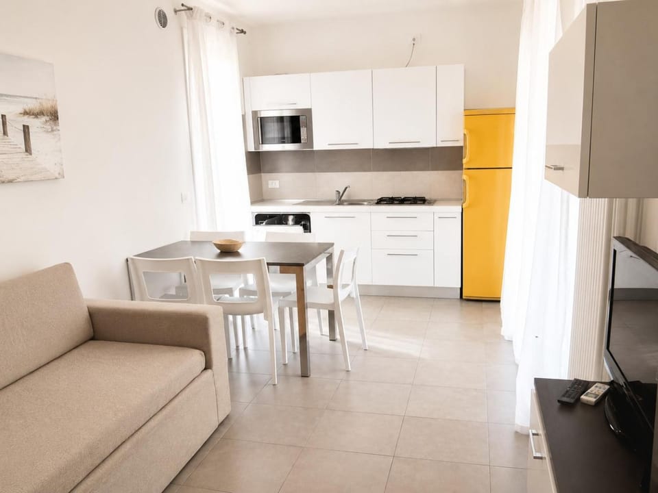 TV and multimedia, Kitchen or kitchenette, Dining area, dishwasher, oven