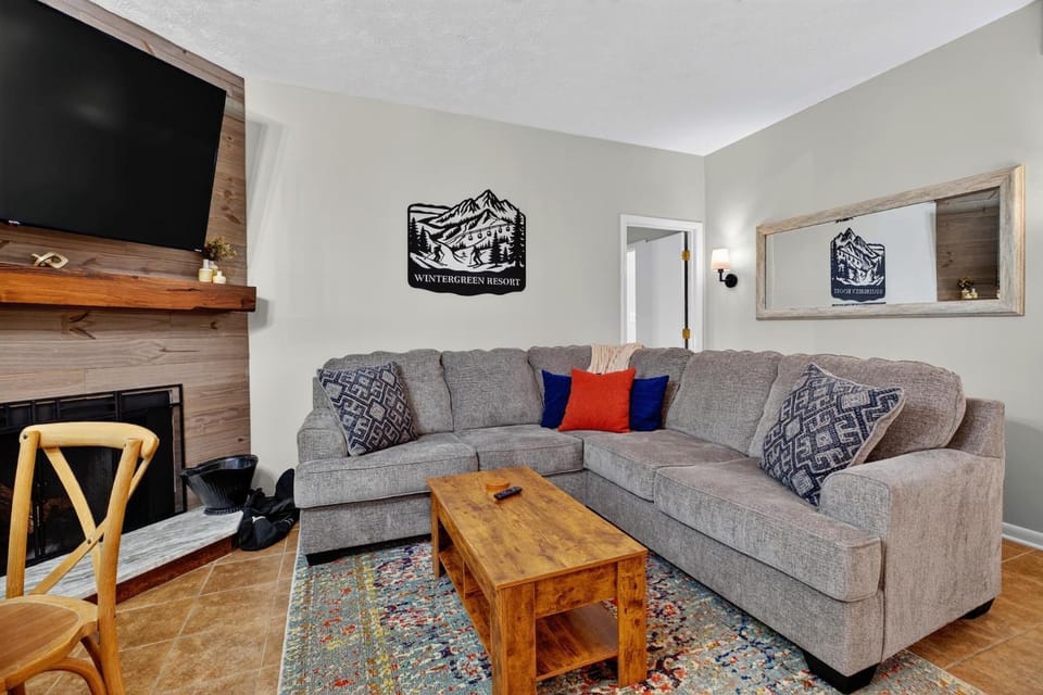 Laurelwood 00 with Wintergreen Advantage House in Massies Mill