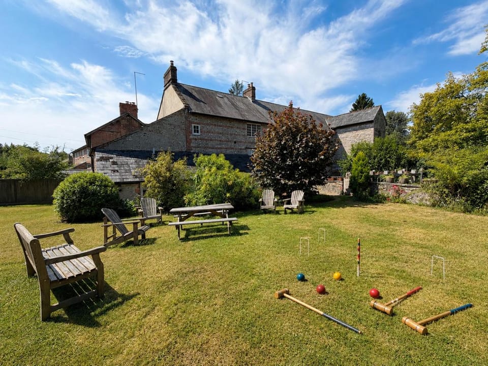 Property building, Day, Garden, Garden view