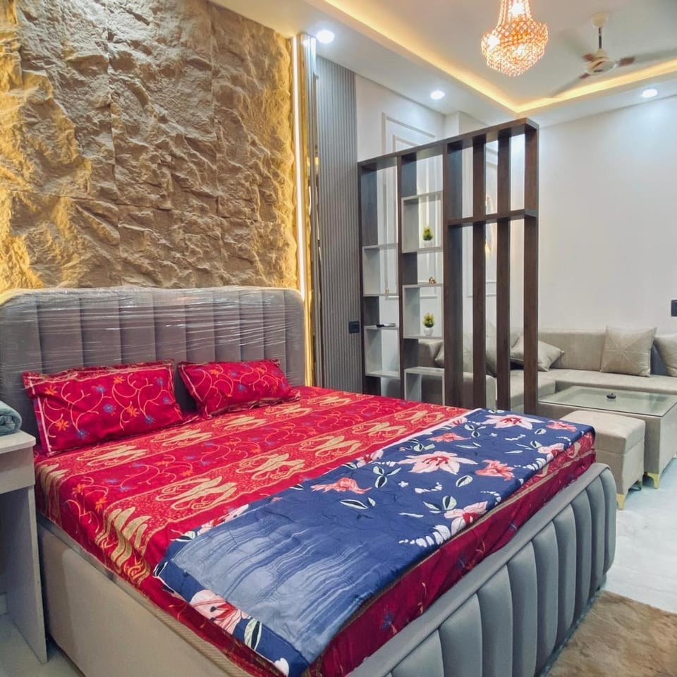Ek murti Ufairai mall Apartment in Noida
