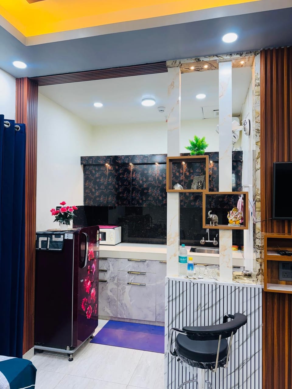 Ek murti Ufairai mall Apartment in Noida