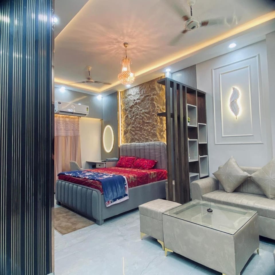Ek murti Ufairai mall Apartment in Noida