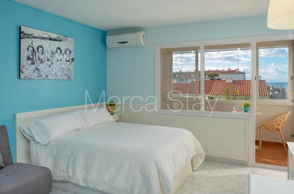 Beautiful studio with pool & sea views Apartment in Sitges