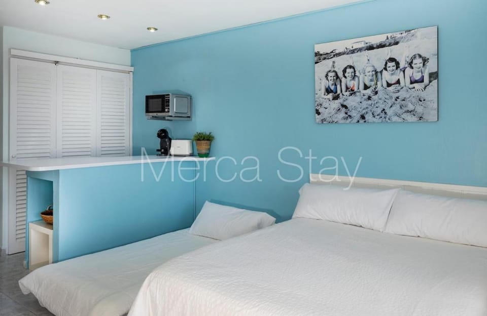 Beautiful studio with pool & sea views Apartment in Sitges