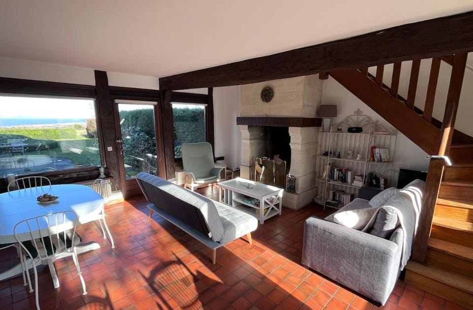 House with garden sea view, heights of Deauville Apartment in Benerville-sur-Mer