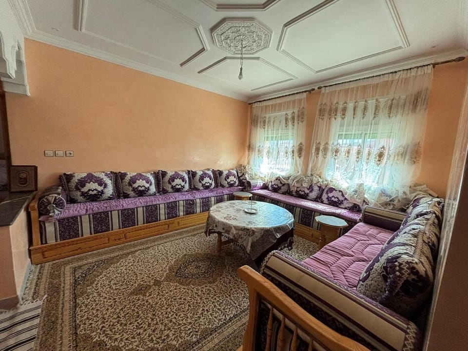 Grand appartement lumineux, climatisé, 2 salons Apartment in Morocco
