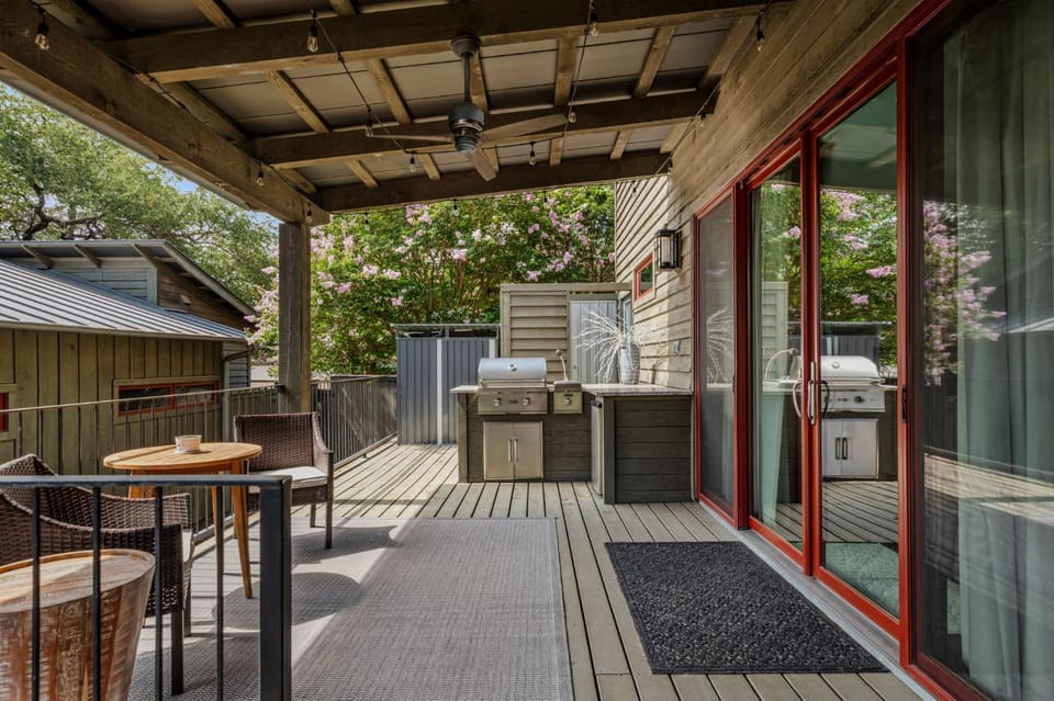 Charming Lakeside Cabin - BBQ Grill - Pickleball Cabin in Lake Travis
