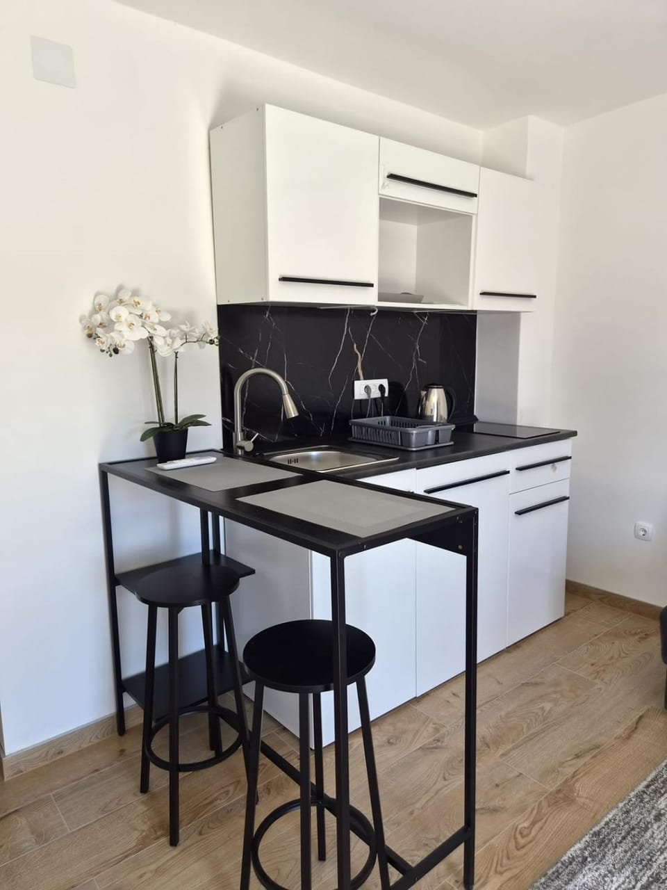 Kitchen or kitchenette, pet friendly, stove