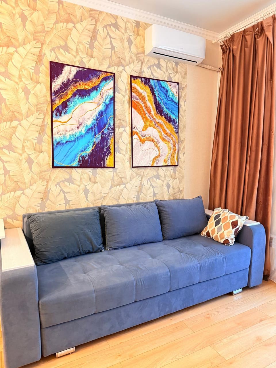 Living room, Seating area, air conditioner