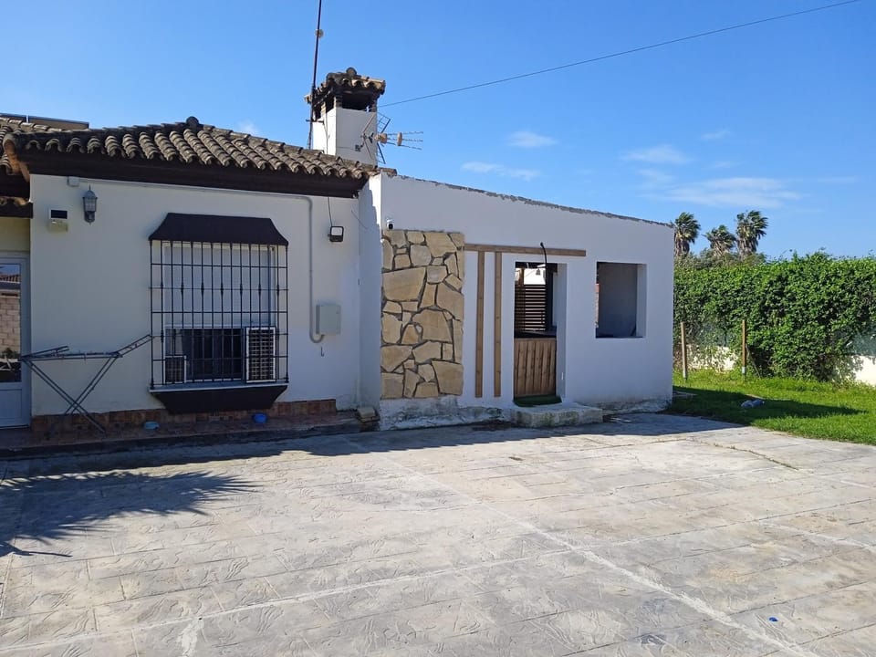 Spectacular villa with jacuzzi area and swimming pool Villa in Chiclana de la Frontera