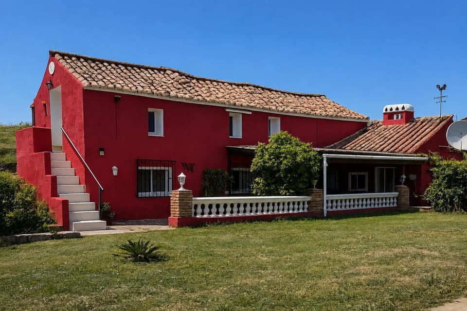La Finca Roja 3 Farm Stay in Valle del Guadalhorce