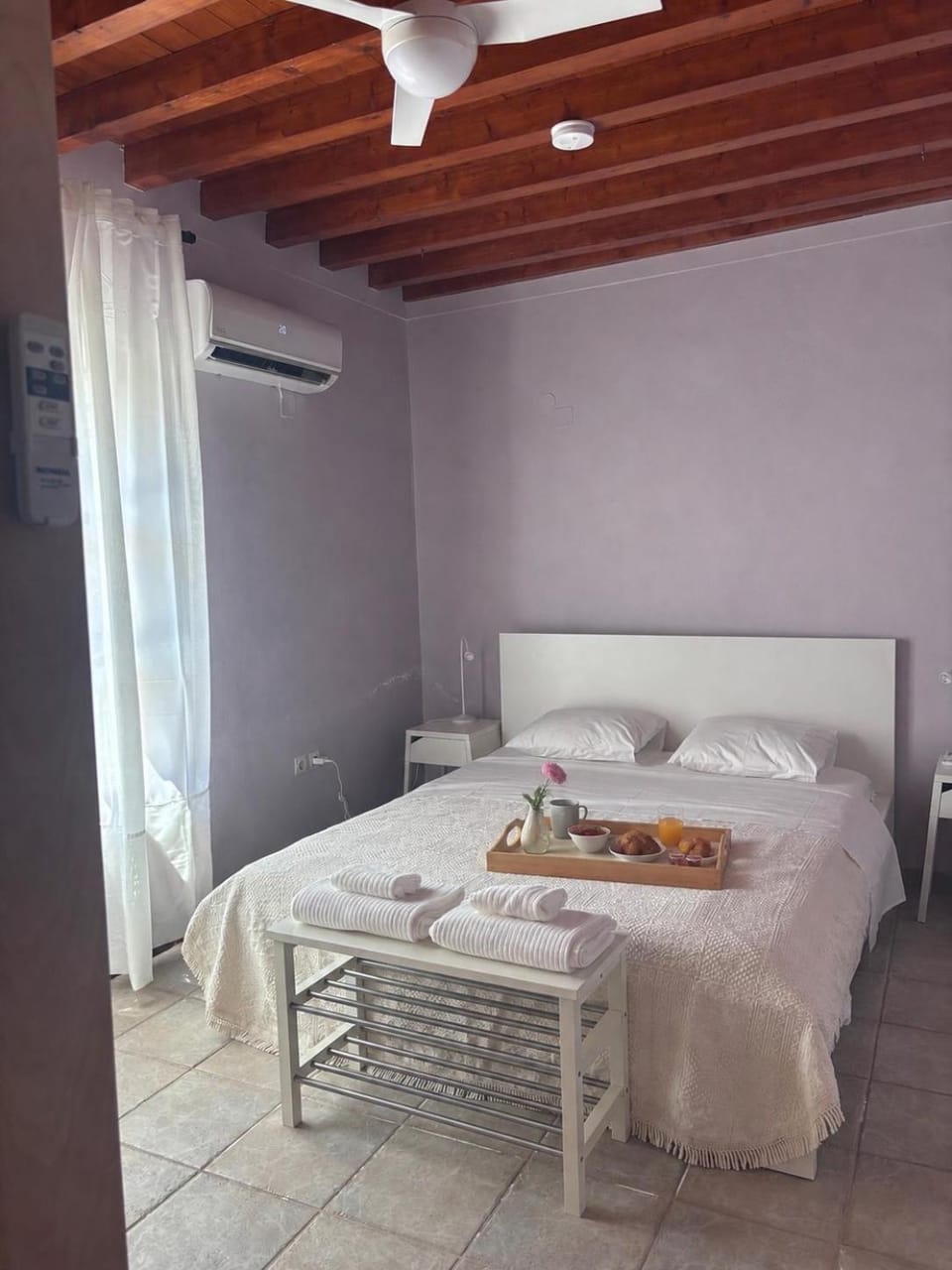 Nydri Central Seafront Apartment in Nydri