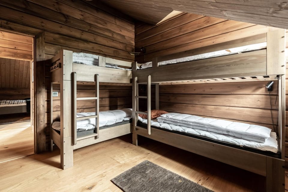 Bedroom, bunk bed