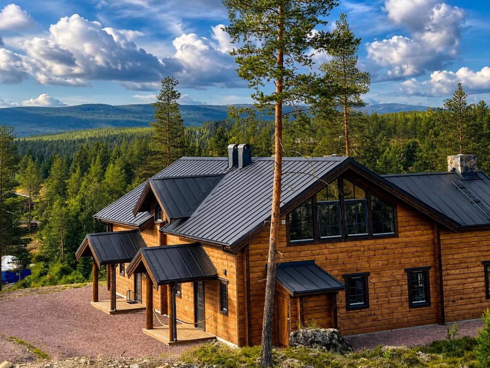 Property building, Day, Natural landscape, View (from property/room), Mountain view