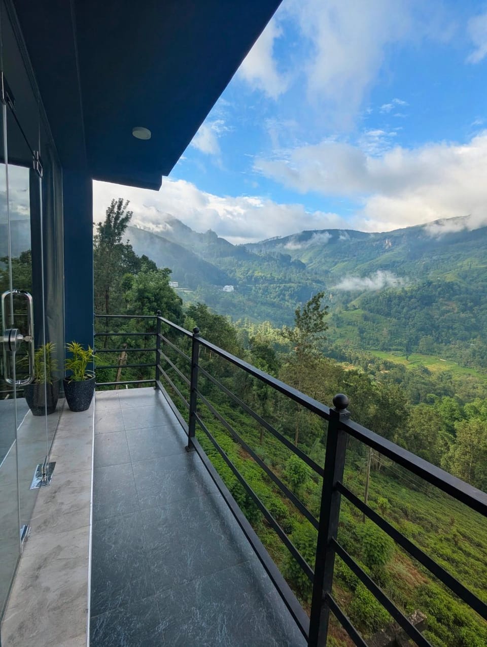 The leaf Ramboda Bed and Breakfast in Central Province