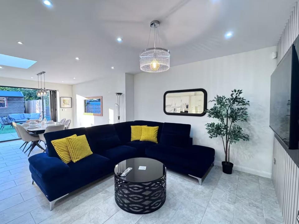 TV and multimedia, Living room, Seating area