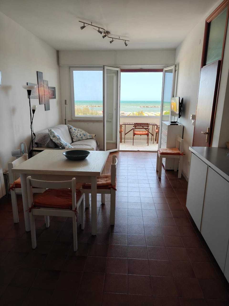 Appartamento La Spiaggia con ampio balcone sul mare Da sabato a sabato Apartment in Italy