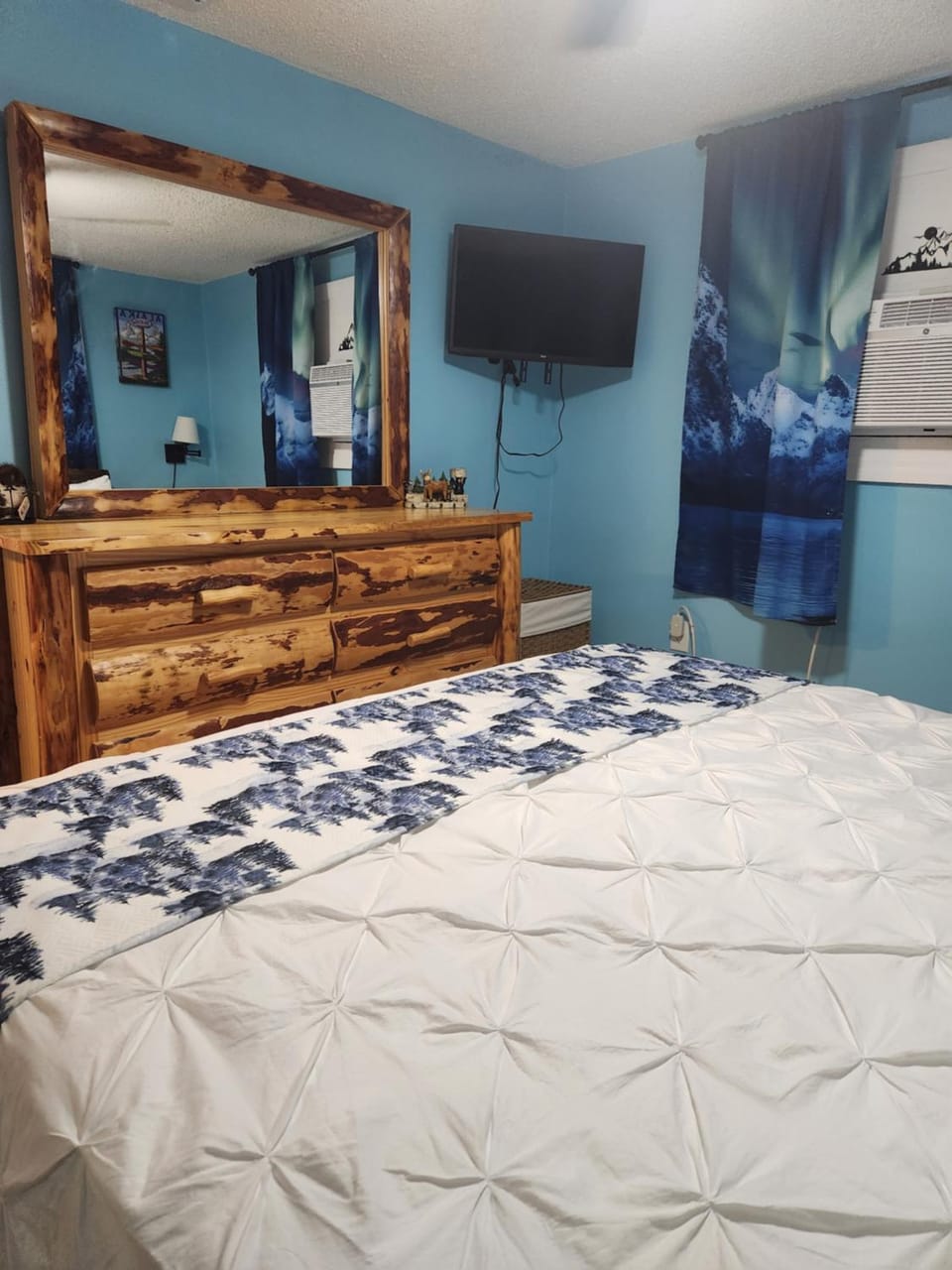 Cozy Blue House in Englewood