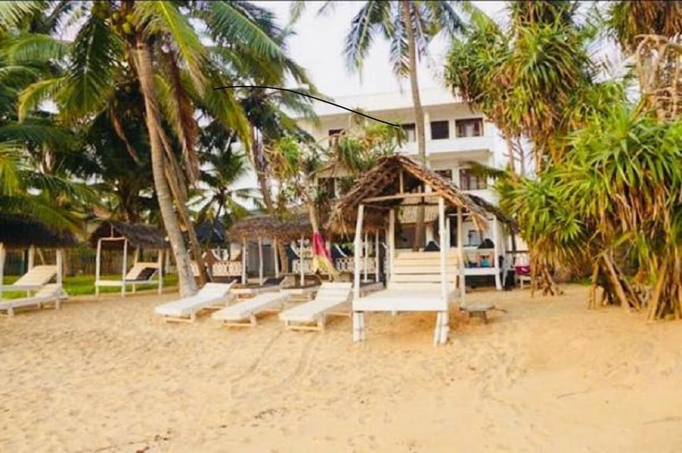 Jasmine Garden Beach Guest House Bed and Breakfast in Hikkaduwa