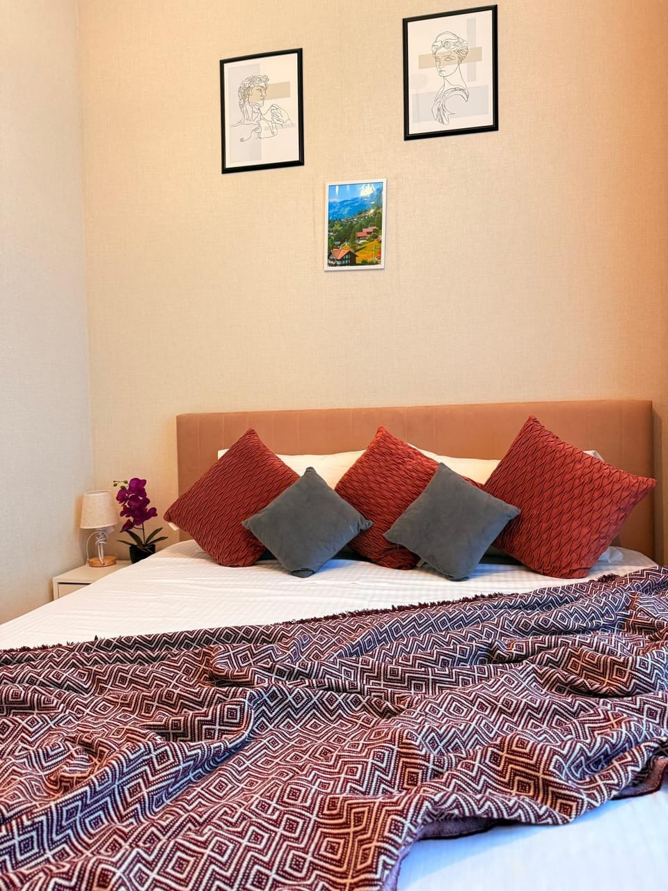 Bed, Photo of the whole room, Bedroom